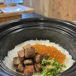 大正焼肉ホルモン K2+ - 土鍋ご飯　肉といくら ¥1,380 （写真でお茶碗2杯分です）