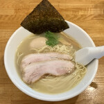 Ramen Kuushi - 無化調塩ラーメン玉子入り（¥830）（税込）