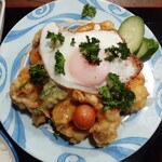 ナカガワ☆スエ食堂 - 目玉焼きの下にたっぷりのタルタルソースが隠れてます