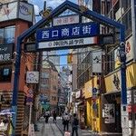 三馬路 - 神田駅西口商店街を歩いてしばらく行った先を左に折れた先にお店があります