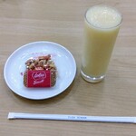 フルーツパーラー 弘法屋 - 名古屋らしくお茶菓子付きです