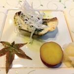 千羽鶴 - スズキの香草焼き、さつま芋の蜜煮、りんご酢漬け
