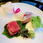 千羽鶴 - まぐろ、鯛、かんぱち、青さのおきゅうと