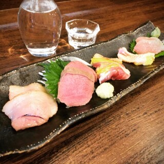 隠家名物！【猪鹿鳥刺し盛り】