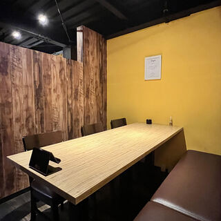 半個室奥６名テーブル
