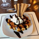 The Greyhound Inn - チョコワッフル