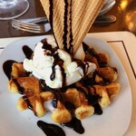 The Greyhound Inn - チョコワッフル