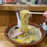 ラーメン網走大将 - モチモチの中太麺