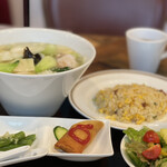 Chaina Resutoran Haimare Tachikawa Besu - Eセット（海鮮ラーメンと半炒飯） 1,200円。