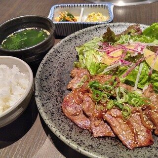 上質を気軽に味わえる贅沢・スタミナランチ1,000円～
