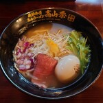 Hidagyuukotsu Takayama Ramen Matsuri - ◯飛騨牛骨塩ラーメン
                        無化調を謳われている
                        アッサリ感もあるけれど、
                        化調が無くても十分な旨味を感じる❕
                        これ、美味しいねえ❕
                        刻んだ生の紫玉ねぎもこのスープに合ってて
                        シャキシャキ、サッパリ良い感じ