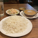 ラジャラニ - ジーラライスと豆カレー。色々サービス