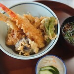 Ooaraigorufukurabu Resutoran - 海老と白身魚の天丼