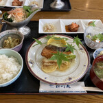 Shinmei En - 鲑鱼煎制风味，酱汁非常美味