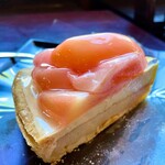 スイーツカフェ＆バー LOUNGE - 白桃のタルト