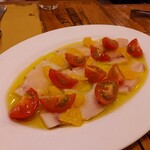 ピッツェリア パーレンテッシ - ⚫自家製カジキマグロのスモークとオレンジのカルパッチョ