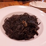 ピッツェリア パーレンテッシ - ⚫豊洲より釣り物スルメイカでイカスミパスタ