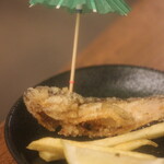 Sumibi Baru Charcoala - ポテトフライとサワークリーム、ブサかわハタハタの唐揚げ