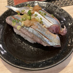 鮨榮 - 新物秋刀魚握り