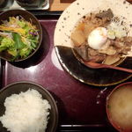 とろたま牛すじ煮込み田舎風定食（上方から）