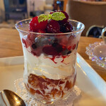 ロッキーガーデン - ベリー甘酸っぱさと紅茶ゼリーの
      甘さが見事にマッチングしている♪