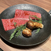 焼肉うしごろ 銀座店 - 松茸とザブトンのすき焼き