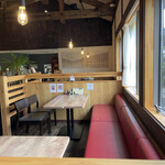 Bambi - 居心地のいいテーブル席