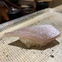 鮨 西崎 - 少し昆布締めをしたカスゴ鯛