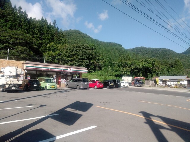 セブンイレブン 下郷湯野上店 - 湯野上温泉（コンビニ・スーパー）の写真