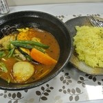 ふらのや - 骨付きチキンのスープカレー