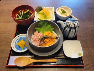 Bizen Imahachiemon - まぐろサーモンたたき丼定食