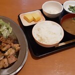 うまか房 - 鳥のカットステーキ定食