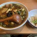 Gyouza Ichiba - 五目麺、サラダ