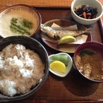 Sozaikicchinkikuchou - 麦とろろ定食  890円
                        とろろ（丹波篠山の大和芋使用）
                        小鉢・うるめ鰯・汁物・麦ご飯