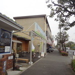 えぐぅ～カフェ - 新小金井街道沿い、裏手に駐車場があります