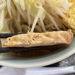 ラーメン もっけだの - 『ラーメン普通ニンニクショウガヤサイマシマシ+味玉(スクラッチクーポン)』の豚