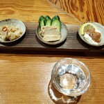 Meishu Dokoro Robatayaki Heno Heno Moshi Ji - 日本酒がススミます、珍味三種盛り!!
                      
                      日によって変わります♪
                      このひは山の酒盗、マスカルポーネチーズ酒盗のせ、山うに豆腐です。