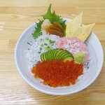 Salmon roe three-color rice bowl