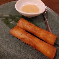 札幌菜 虎鯨 - パリパリ海老春巻き 雲丹ソース2本 480円