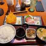 宮益坂下 酒場 - アジフライ・刺身定食（ご飯大盛り無料）　1000円
