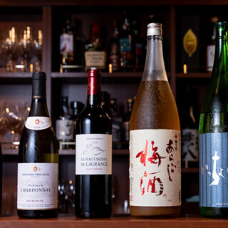 Enjoy pairing a wide selection of delicious sake and gourmet food.