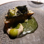 ラ・ヴァガボンド - クエ(３㎏、5日間寝かし)、金時草、銀杏、ガーリック、オリーブのソースと落花生のソース、クエと蛤の出汁のソース