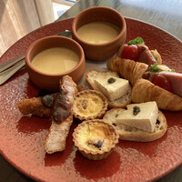 The Living Room with SKY BAR - 