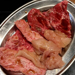 Nikushou Oyakata - 赤城和牛カルビ3枚ロース2枚に鶏むね肉コンボ盛り合わせ