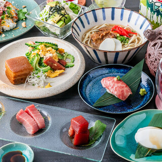In addition to stone-grilled taco rice, we also offer Wagyu beef and Ryukyu tuna a la carte dishes.
