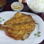 四日市ヒモノ食堂 - 650円の赤魚で定食350円合計千円