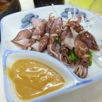 立飲みコーナー大つか - 2013.04 おつまみは１９０円均一、このホタルイカは新鮮でボリュームもあって花丸でした。