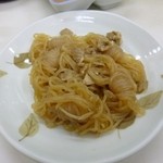 立飲みコーナー大つか - 2013.04 糸こんにゃく煮、肉類は少ないけどその分こんにゃく多目♪