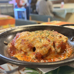 石窯イタリア居酒屋 マリーナ邸 - 煮込み焼きトマトハンバーグ(¥748)