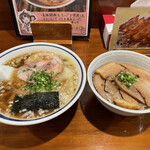 支那そば 二階堂 - しょうゆラーメン　トッピング海老ワンタン　　豚丼